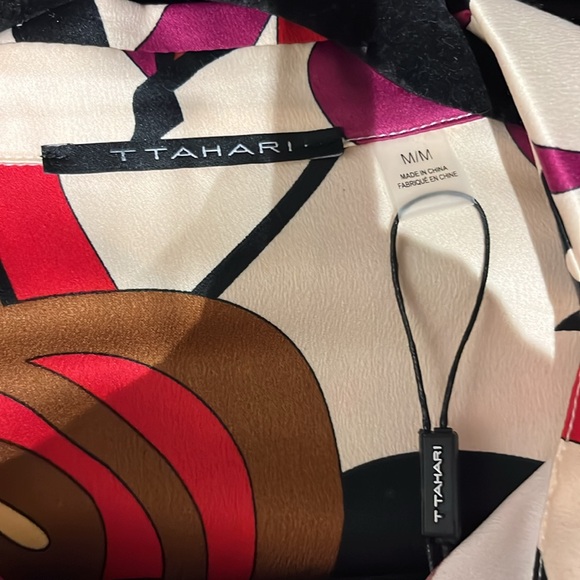 T TAHARI Oversized Blouse, Mixed Print, Long Sleeve, Clear Buttons, Size Medium - Picture 10 of 12